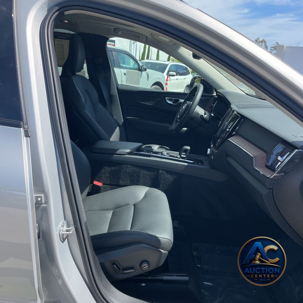 2024 Volvo XC60 T8 - Plus PHEV
