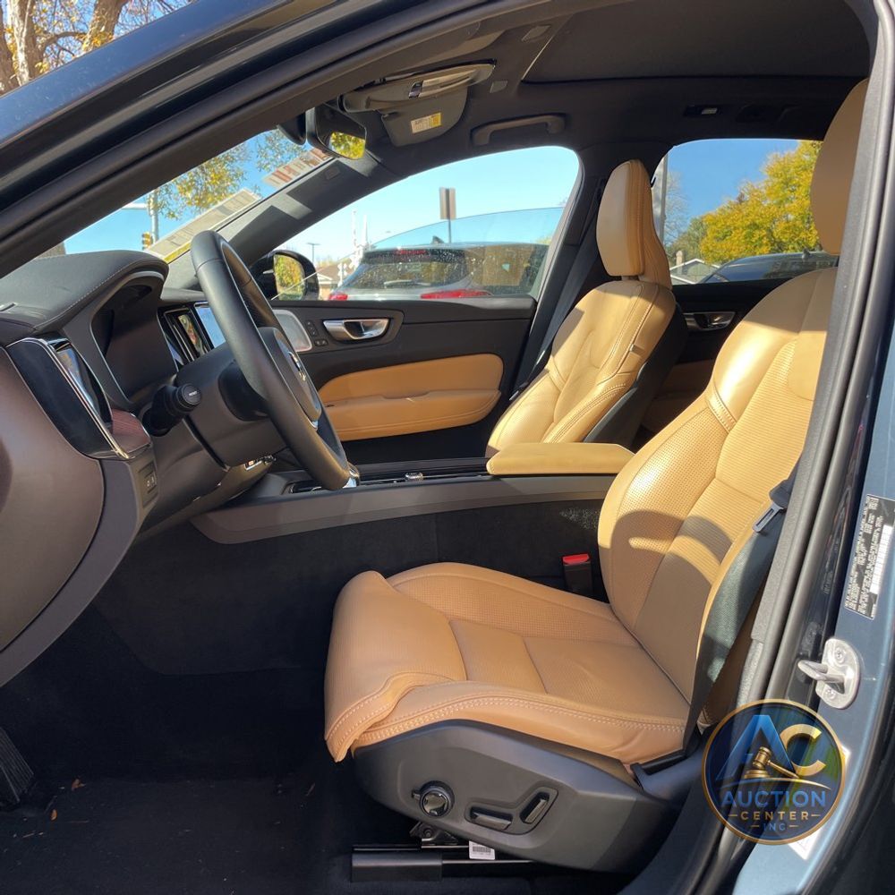 2024 Volvo XC60 T8 - Ultimate PHEV