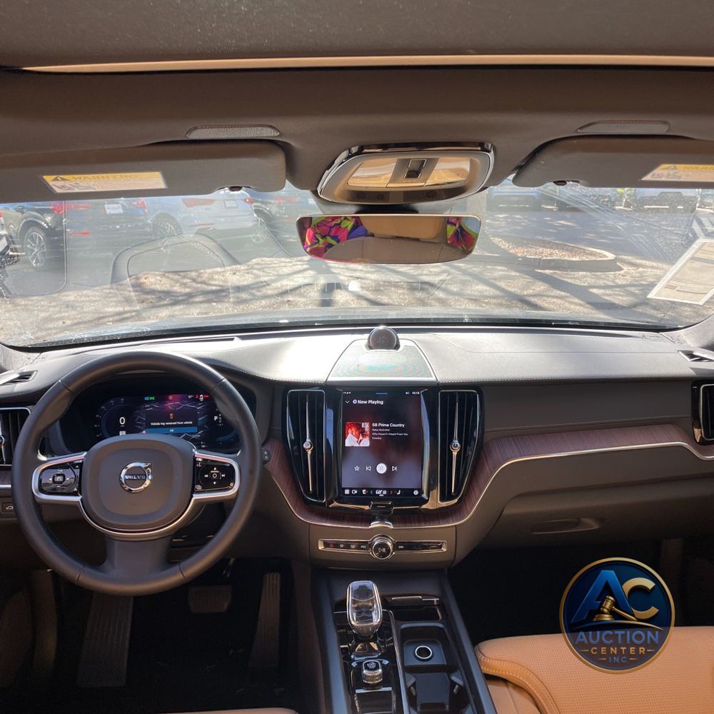 2024 Volvo XC60 T8 - Ultimate PHEV