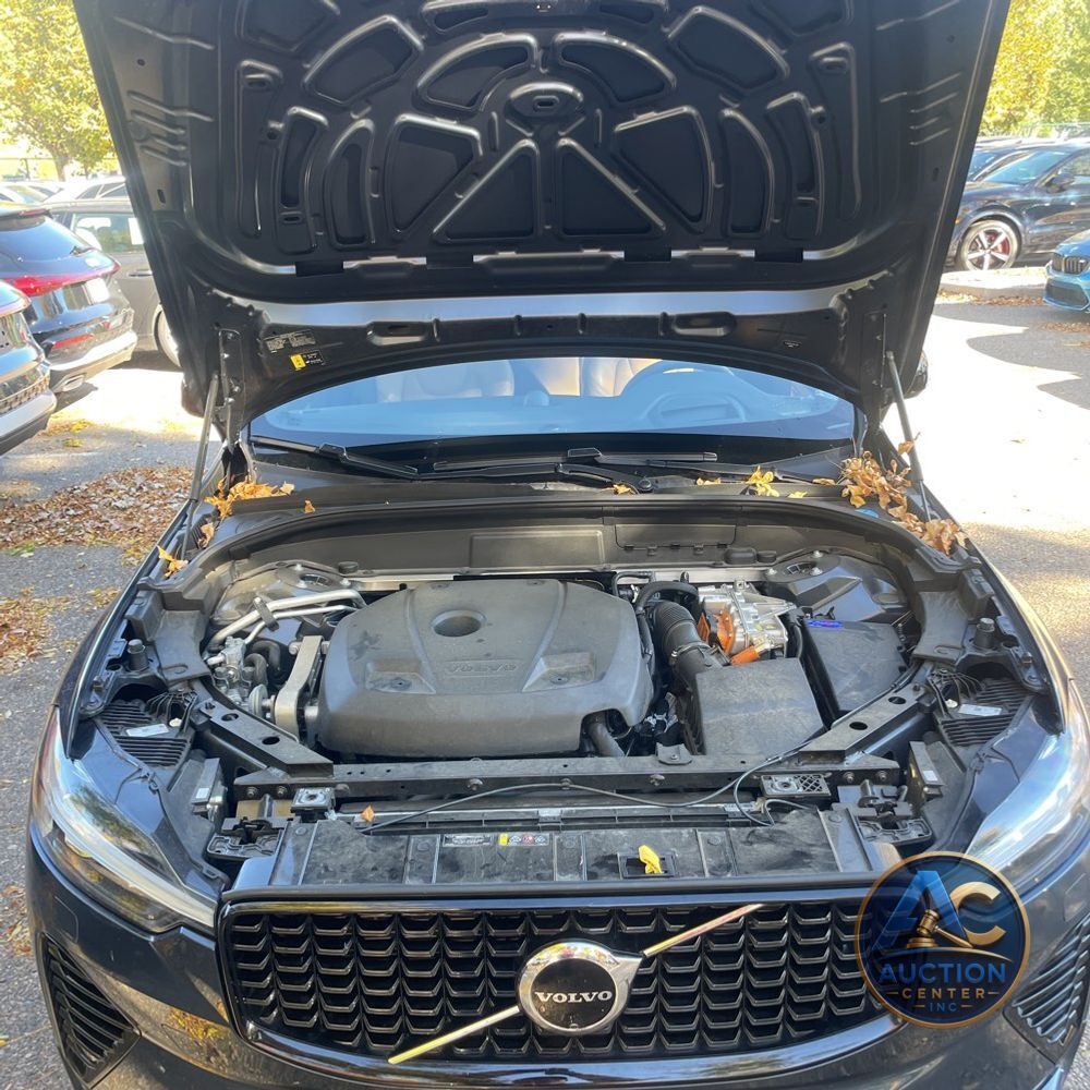 2024 Volvo XC60 T8 - Ultimate PHEV