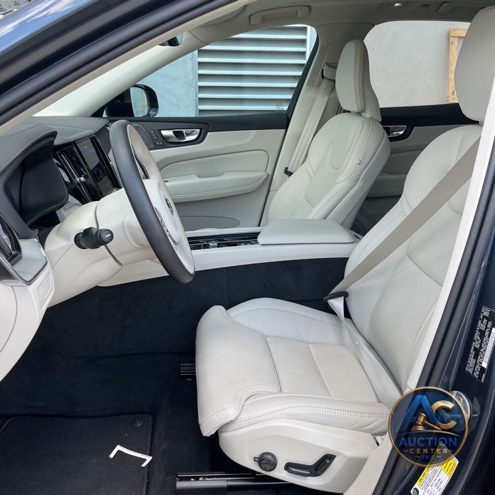 2024 Volvo XC60 T8 - Ultimate PHEV