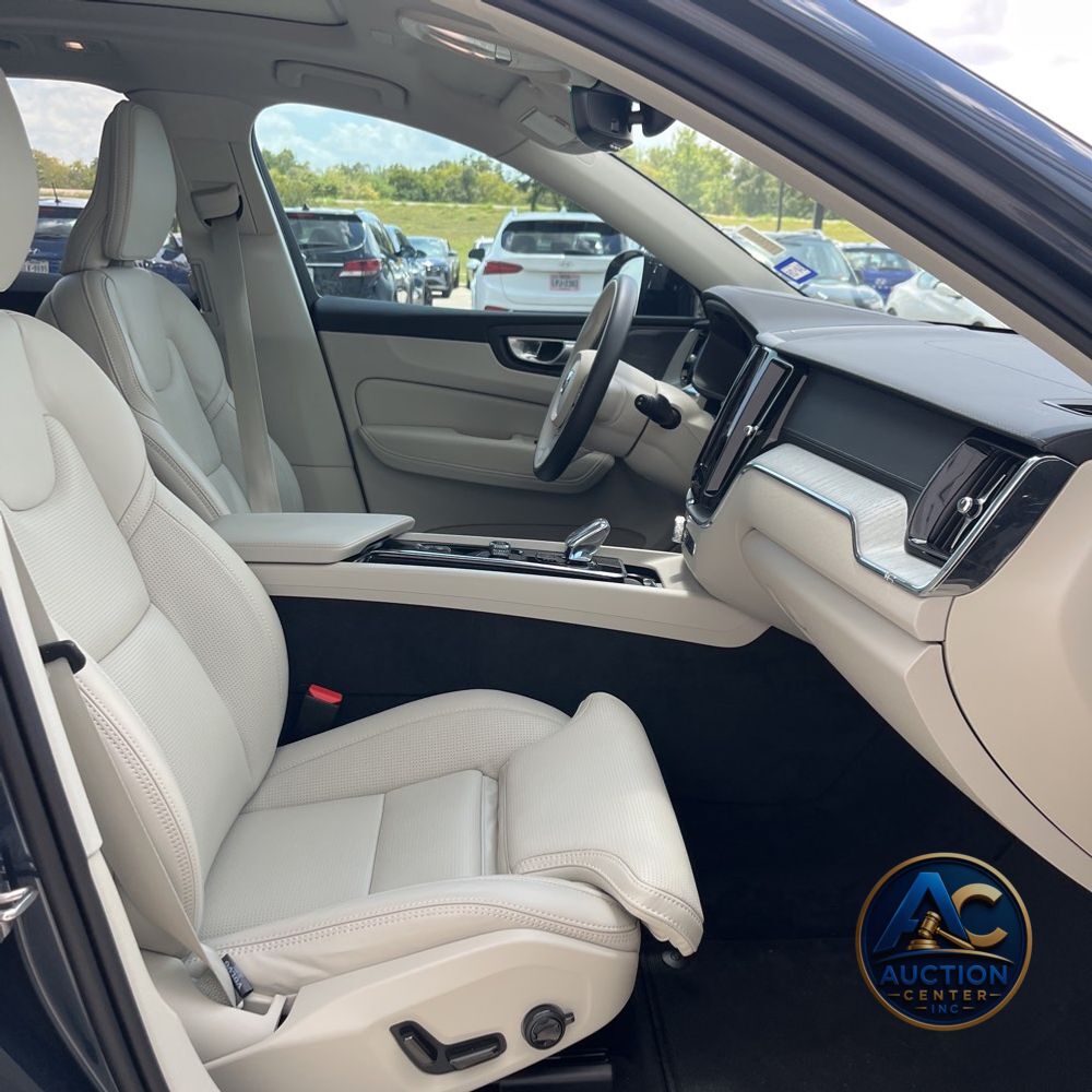 2024 Volvo XC60 T8 - Ultimate PHEV
