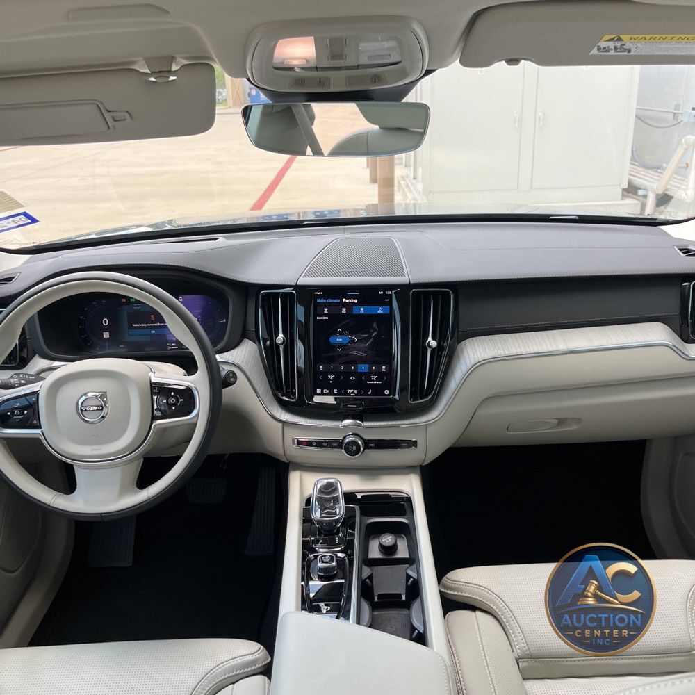 2024 Volvo XC60 T8 - Ultimate PHEV