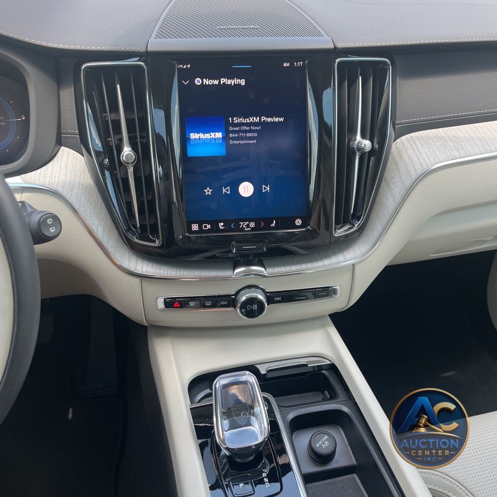 2024 Volvo XC60 T8 - Ultimate PHEV