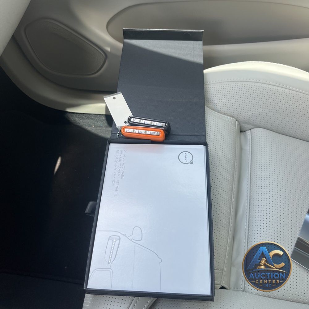 2024 Volvo XC60 T8 - Ultimate PHEV