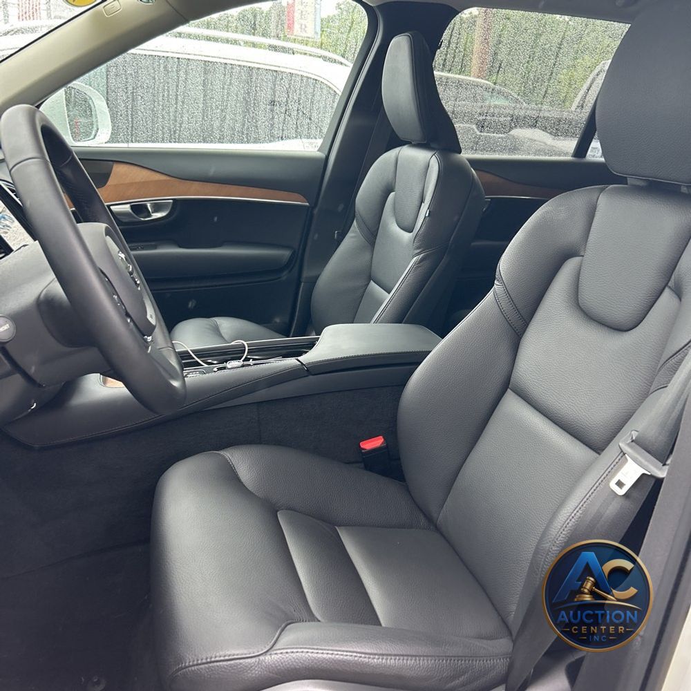 2024 Volvo XC90 T8 - Plus PHEV