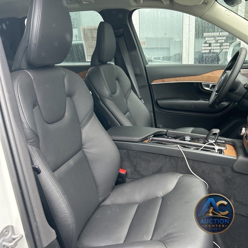 2024 Volvo XC90 T8 - Plus PHEV