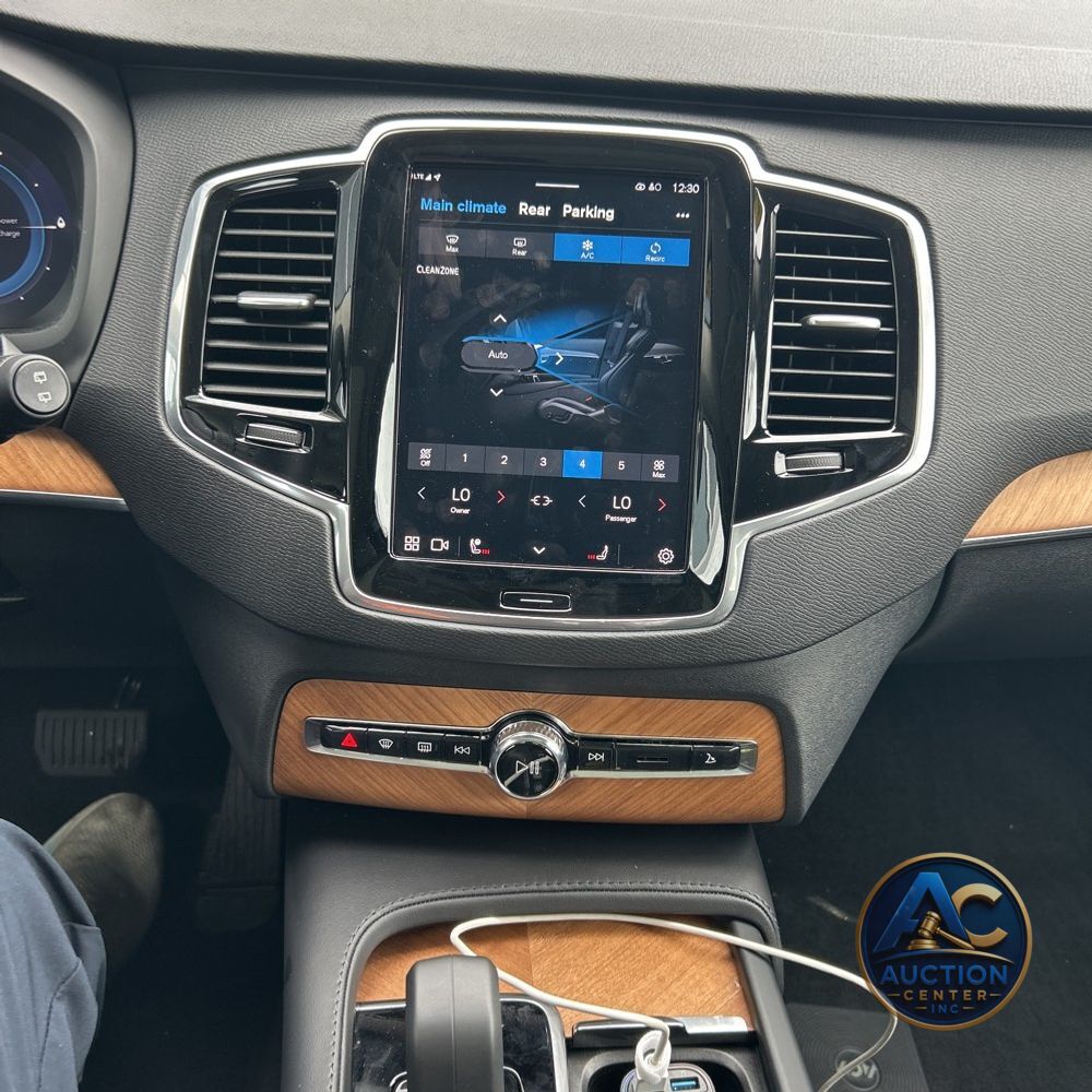 2024 Volvo XC90 T8 - Plus PHEV