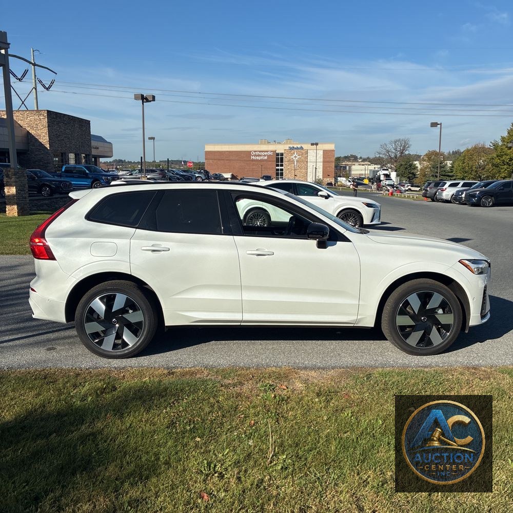 2025 Volvo XC60 T8 - Ultra PHEV