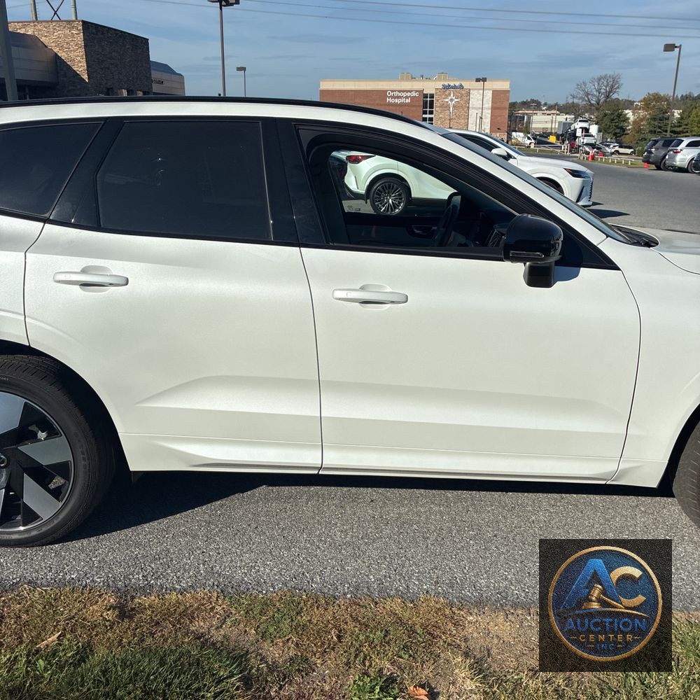 2025 Volvo XC60 T8 - Ultra PHEV
