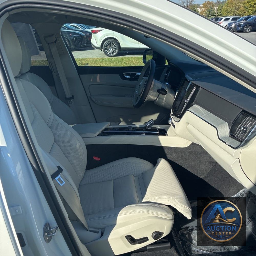 2025 Volvo XC60 T8 - Ultra PHEV