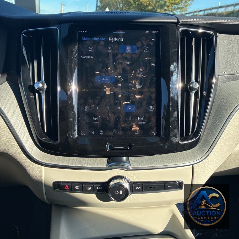 2025 Volvo XC60 T8 - Ultra PHEV