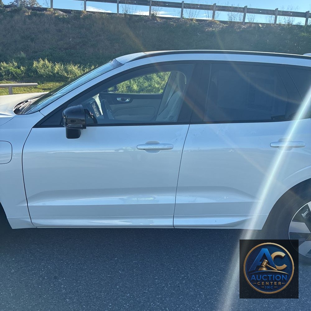 2025 Volvo XC60 T8 - Ultra PHEV