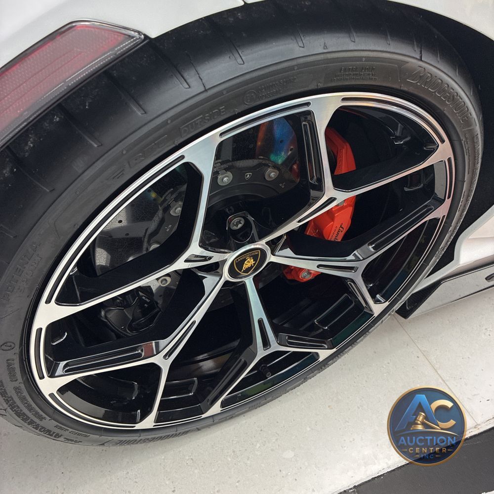 2024 Lamborghini Revuelto