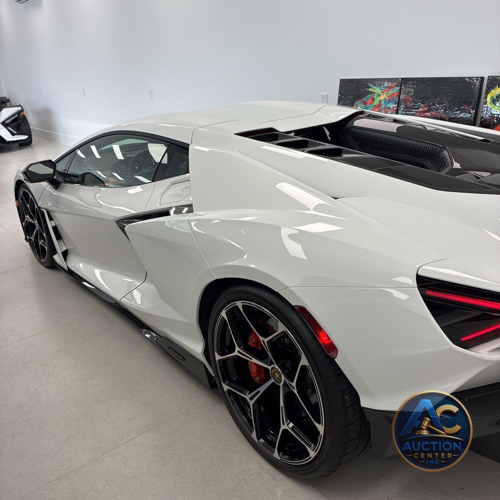 2024 Lamborghini Revuelto