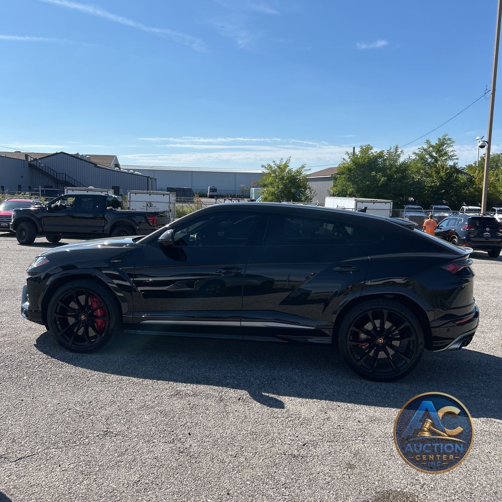 2020 Lamborghini Urus Base