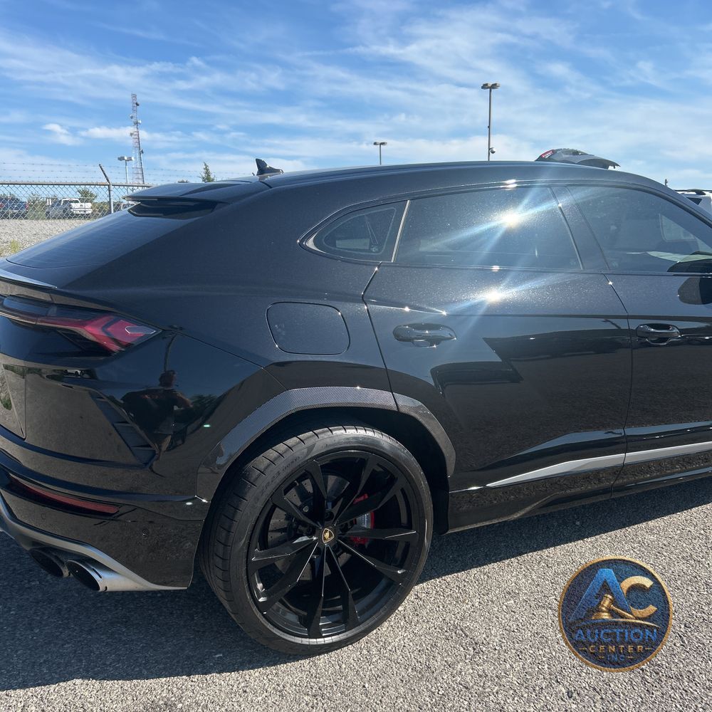 2020 Lamborghini Urus Base